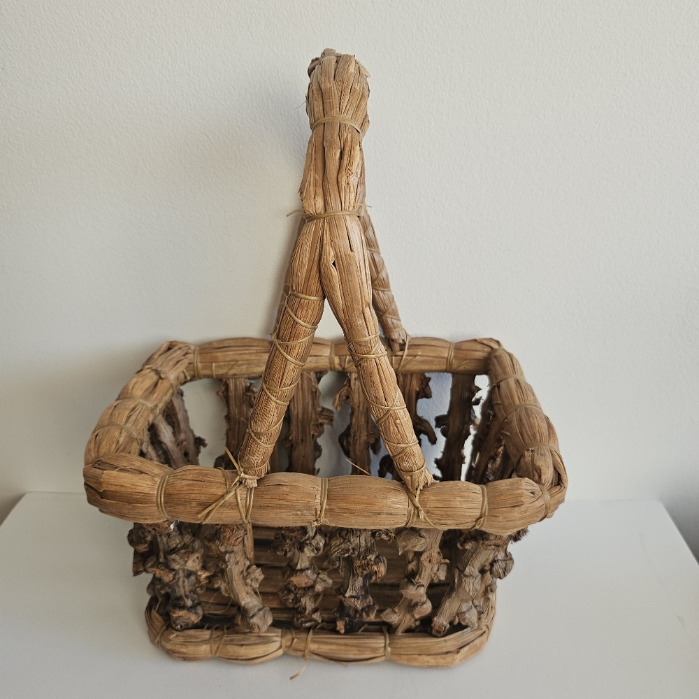 Twig Grape Vine Handmade basket Handle Rustic Adirondack Amish country Style